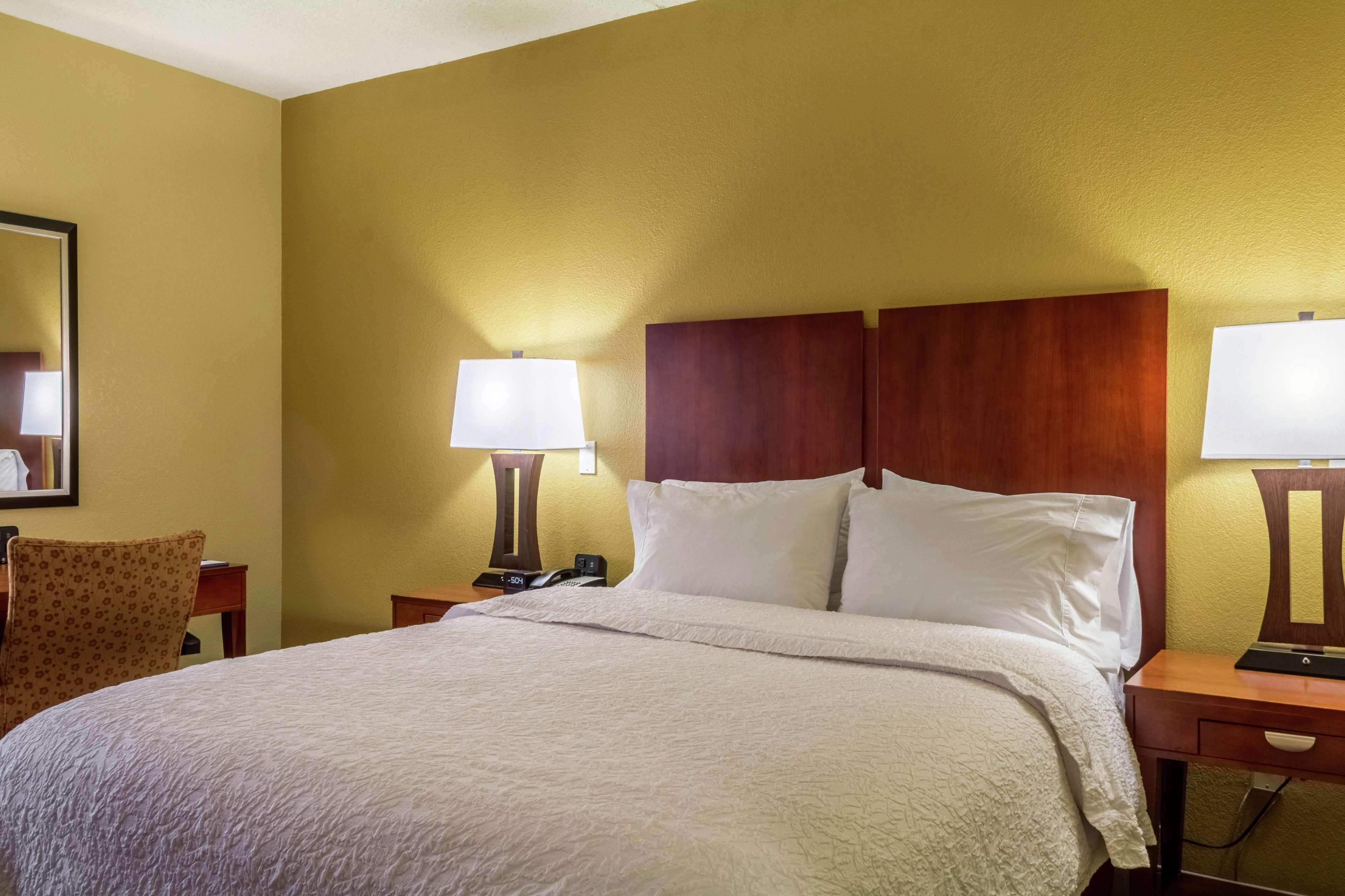 Hampton Inn Clinton Exterior photo