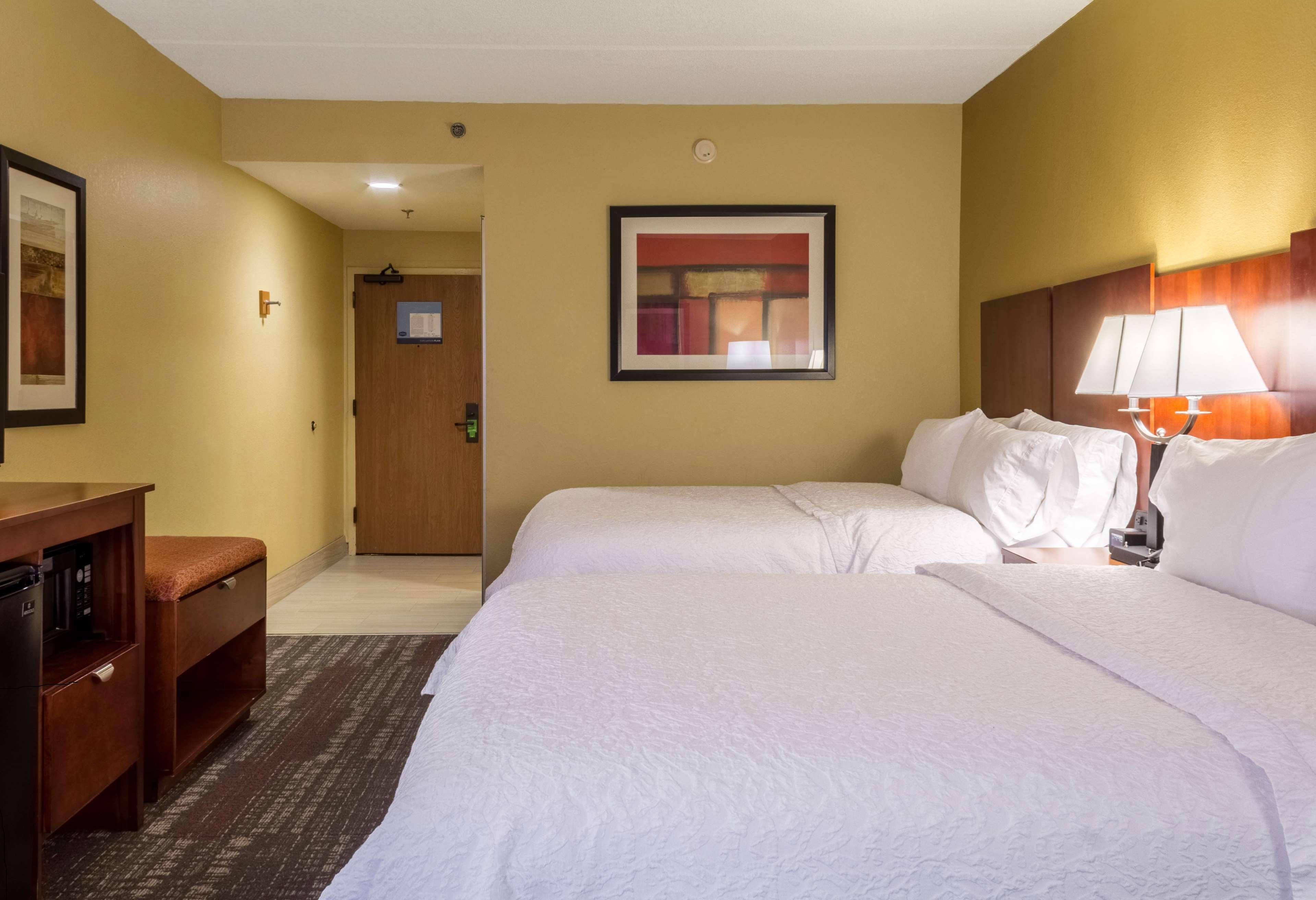Hampton Inn Clinton Exterior photo