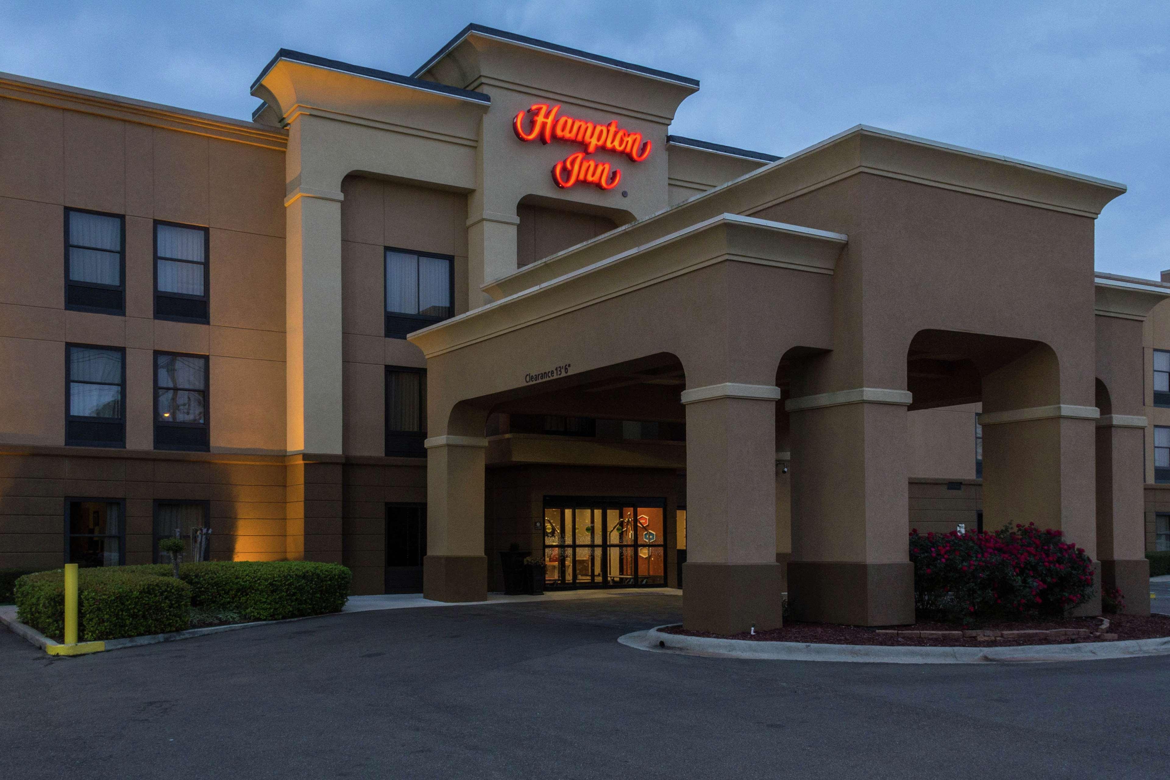Hampton Inn Clinton Exterior photo