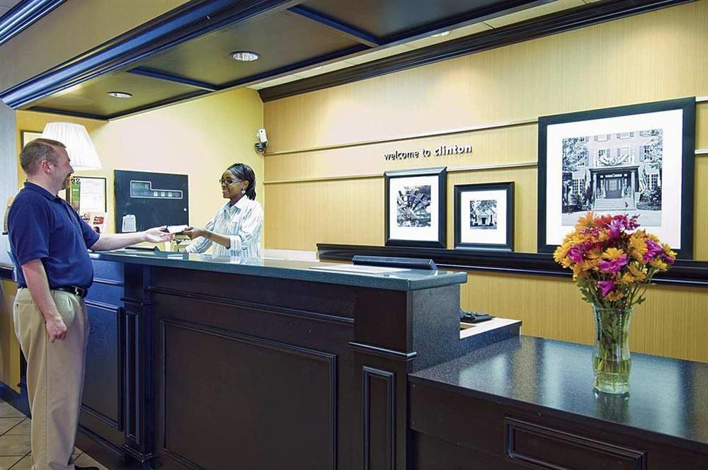 Hampton Inn Clinton Interior photo