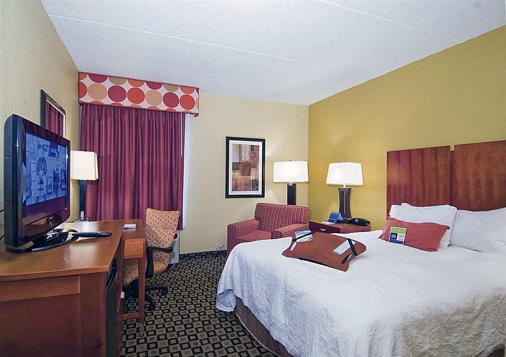 Hampton Inn Clinton Exterior photo